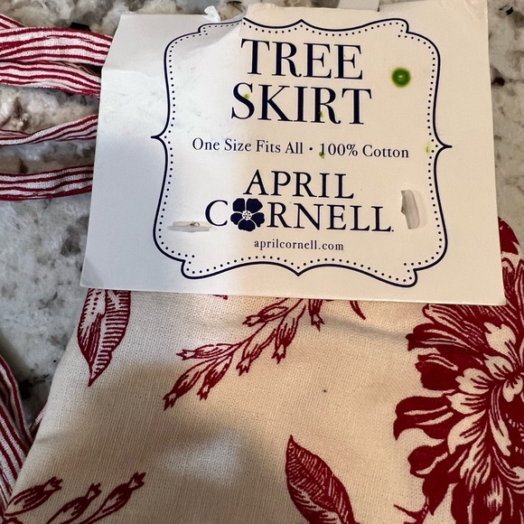 April Cornell Wine/Red and Cream Holiday Tree Skirt - Picture 2 of 3